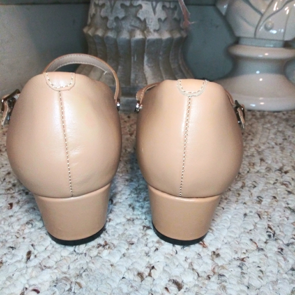 Propet Zuri (WDX004L) Oyster Swivel Strap Leather Mary Jane Wide Width Pumps - Picture 8 of 10